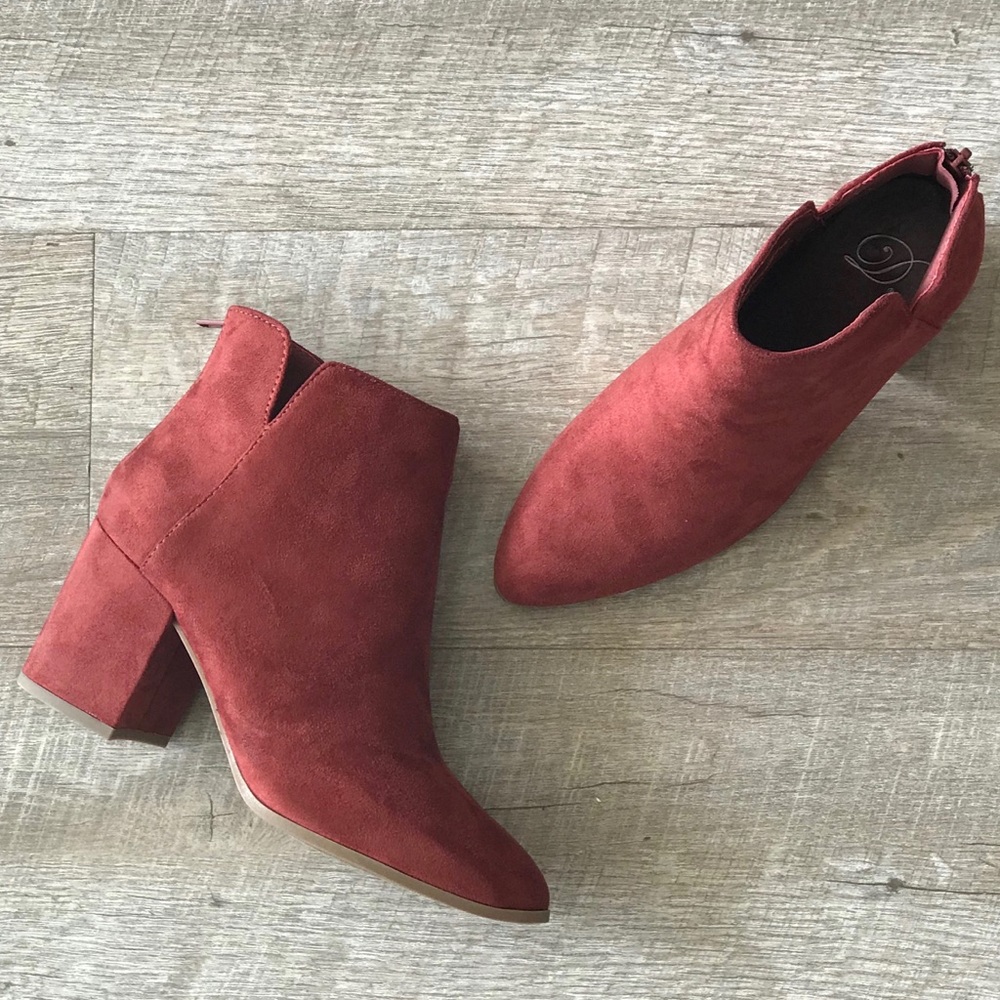 Delicious Locate Rust Suede Ankle Heeled Booties - Picture 3 of 7